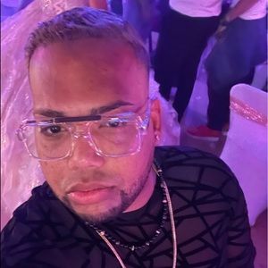 Meet your Posher, Luis